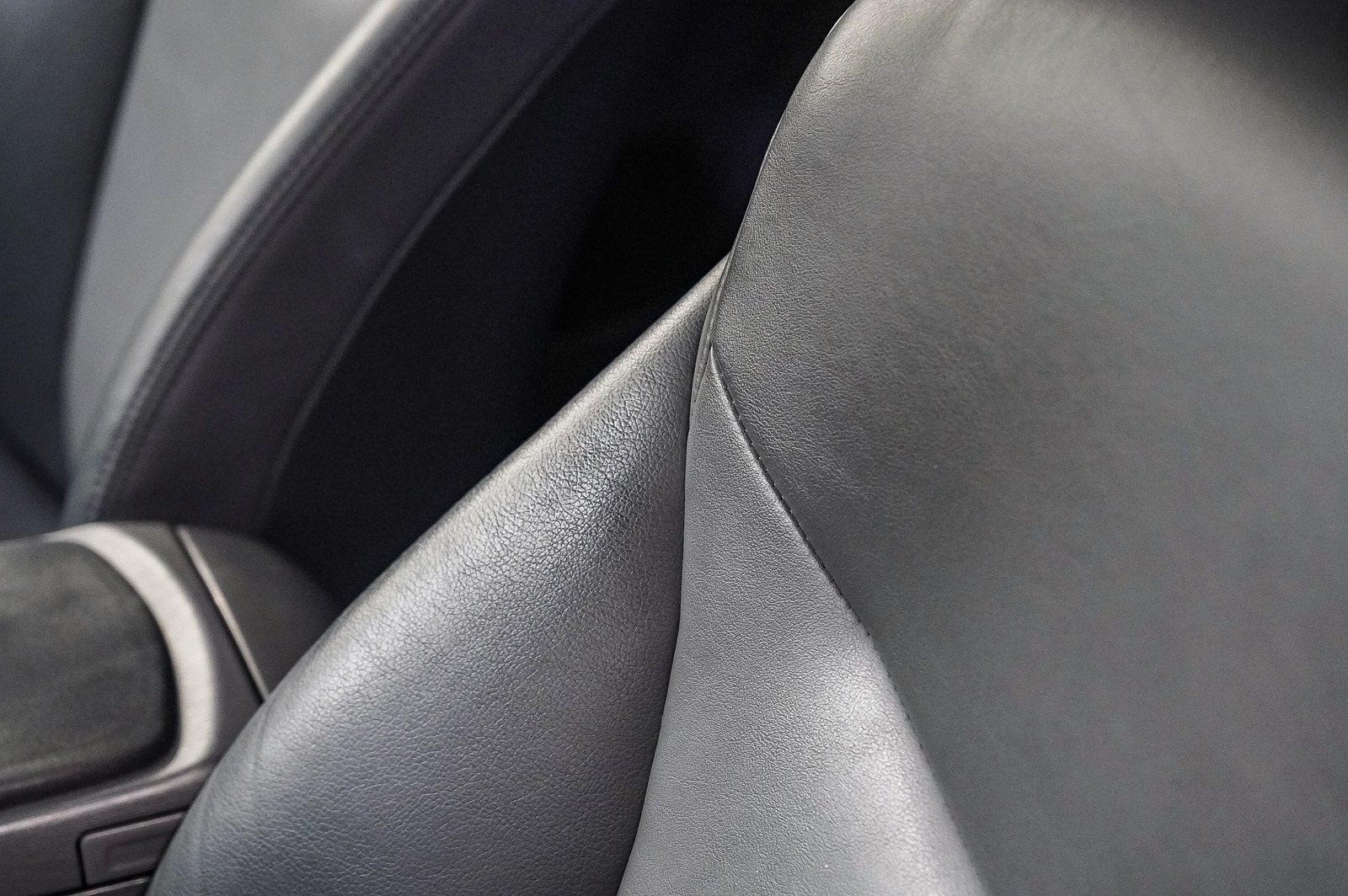 Thumbnail: 2013 Toyota Prius v - 19