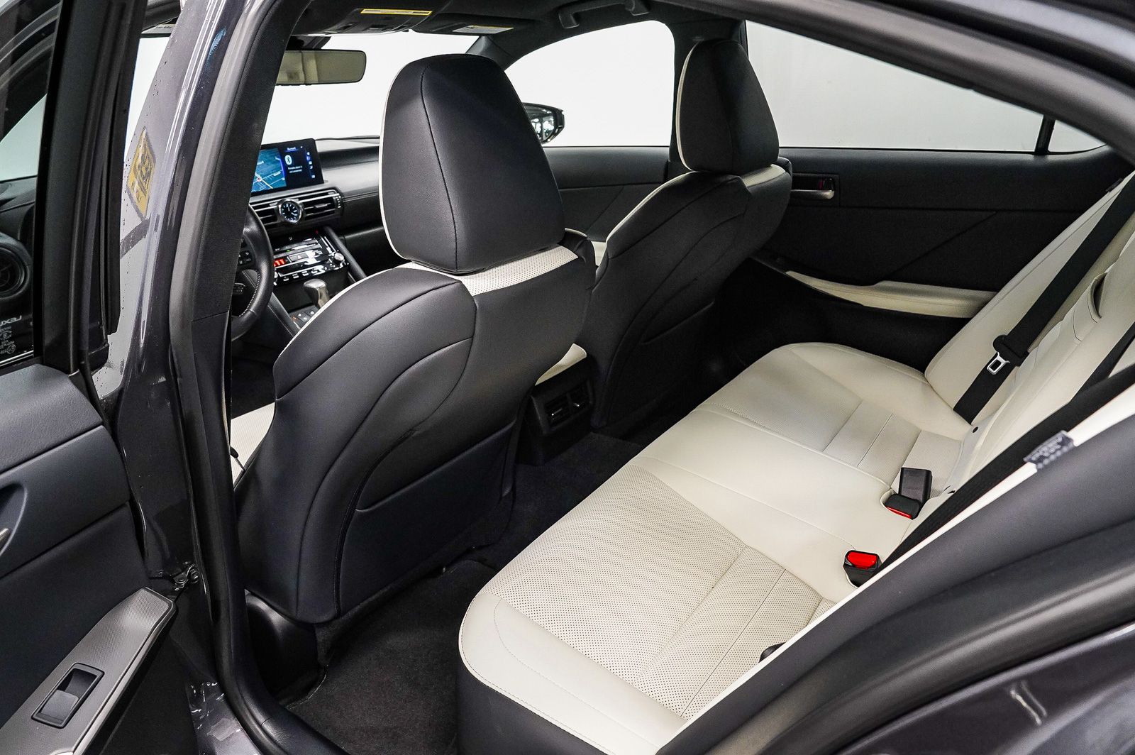 2023 Lexus IS 350 F SPORT - Photo 19