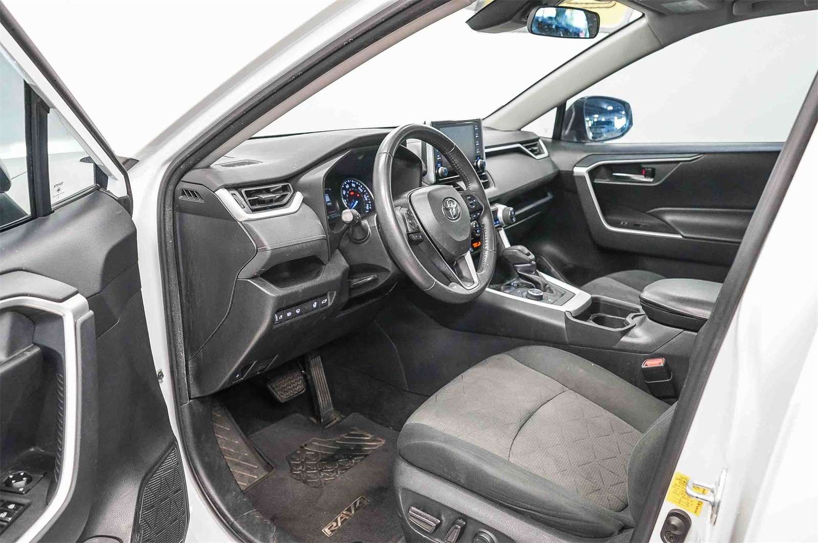 Thumbnail: 2019 Toyota RAV4 - 18