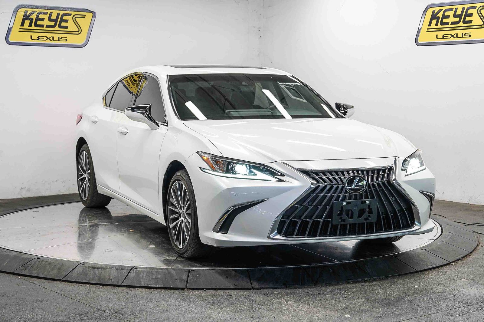 Thumbnail: 2023 Lexus ES - 5