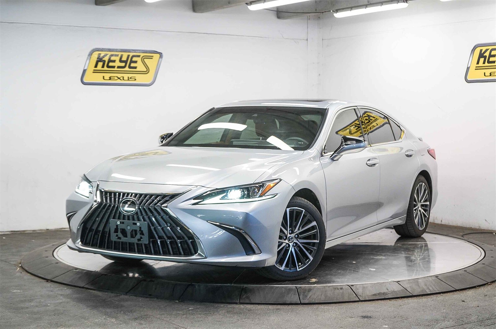 Thumbnail: 2023 Lexus ES - 1