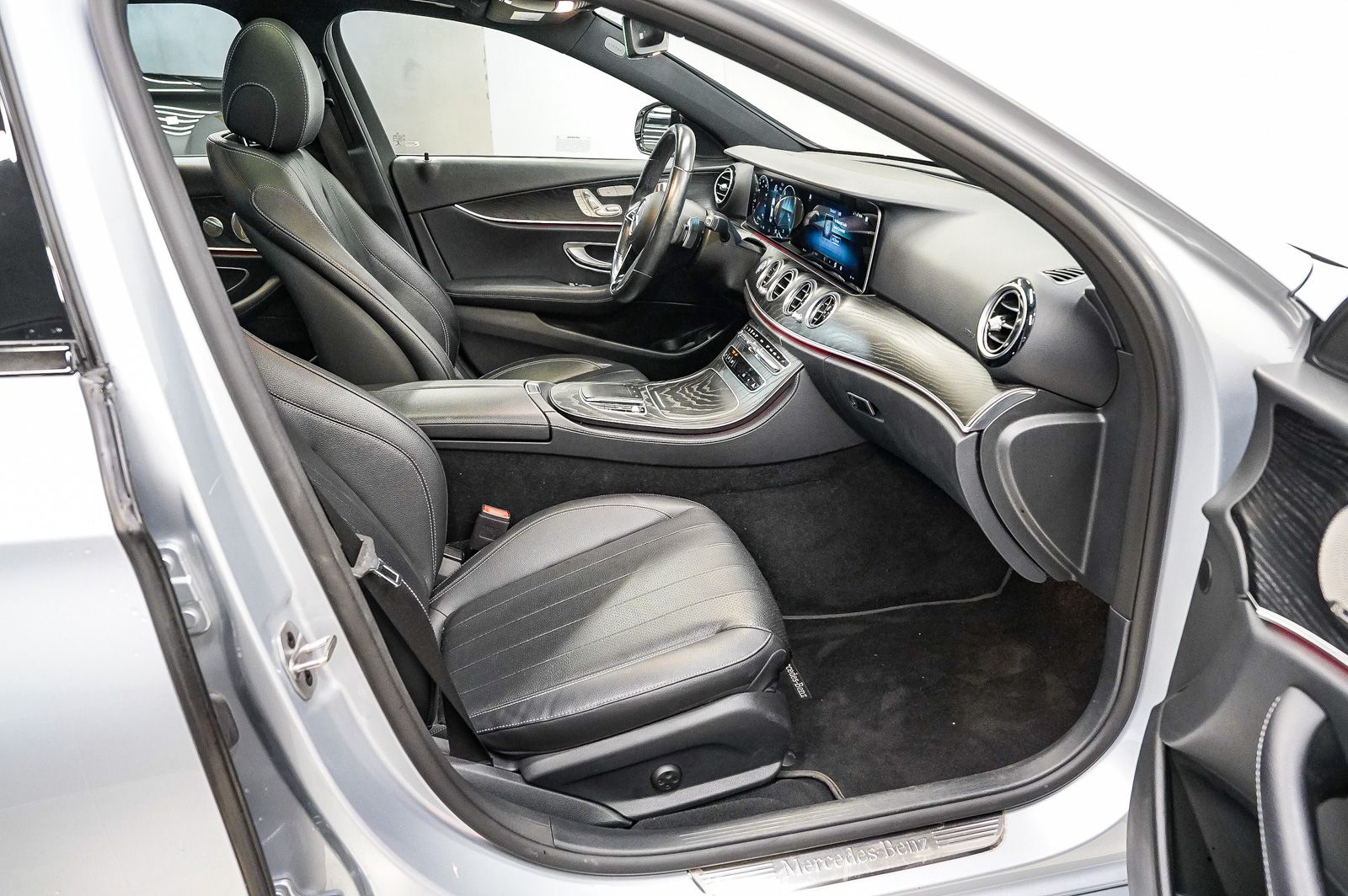 Thumbnail: 2022 Mercedes-Benz E-Class - 16