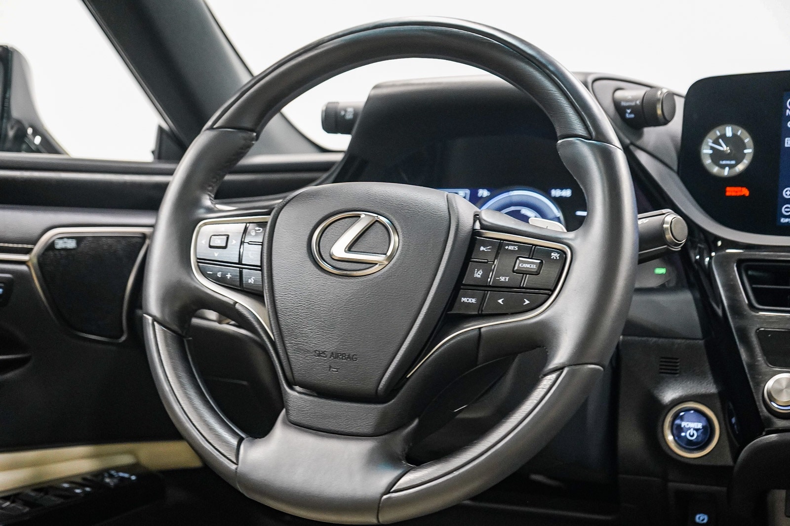 Thumbnail: 2022 Lexus ES - 15