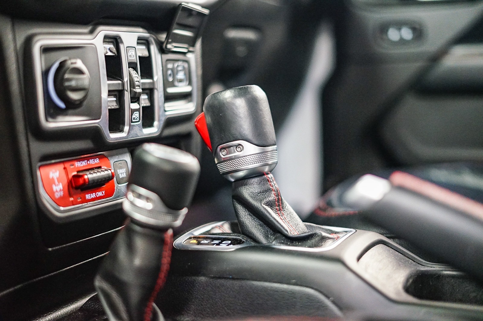 Thumbnail: 2018 Jeep Wrangler - 18