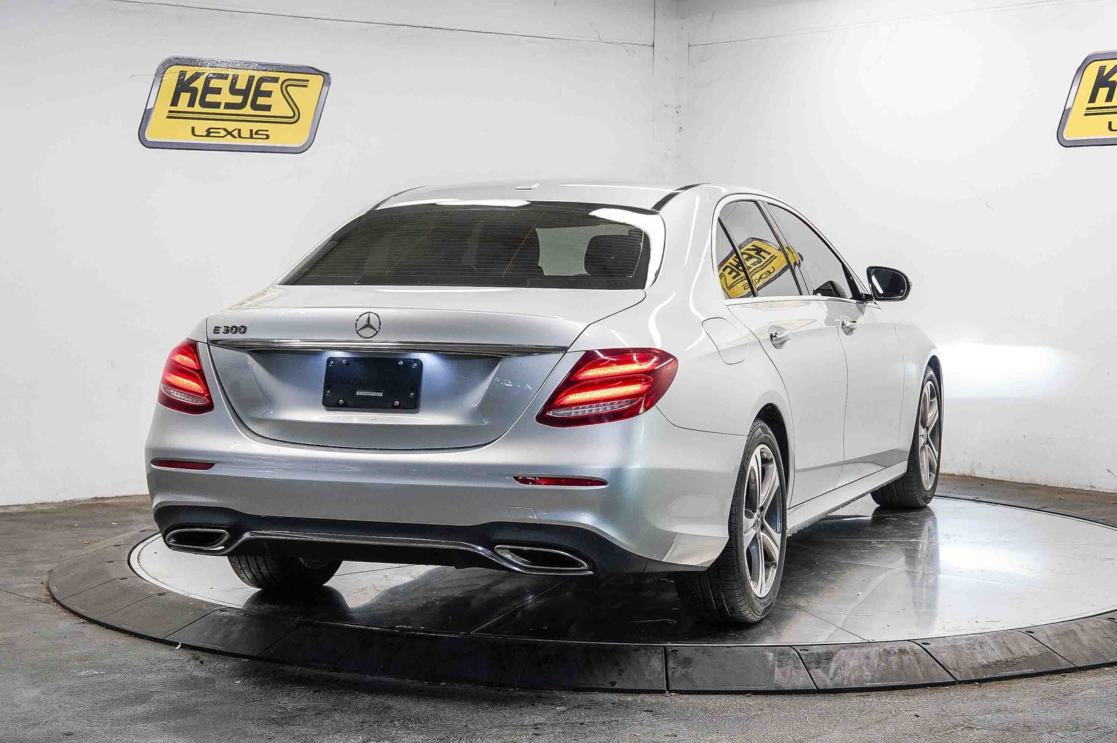 Thumbnail: 2019 Mercedes-Benz E-Class - 4