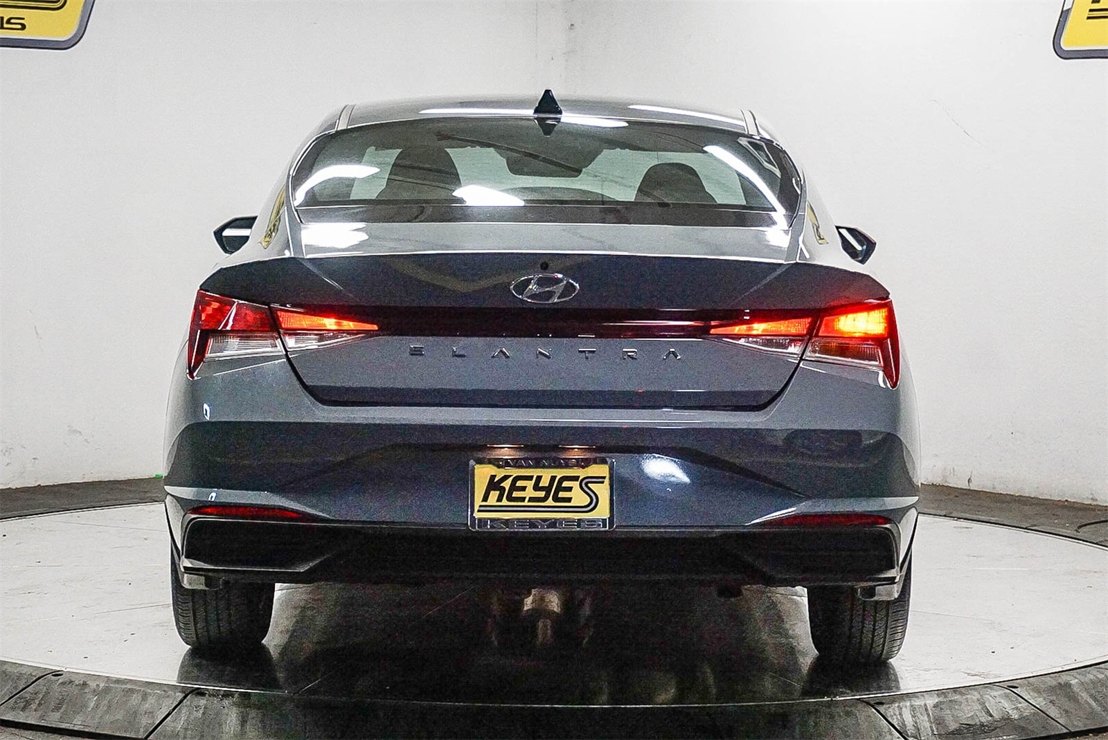 Thumbnail: 2023 Hyundai Elantra - 3