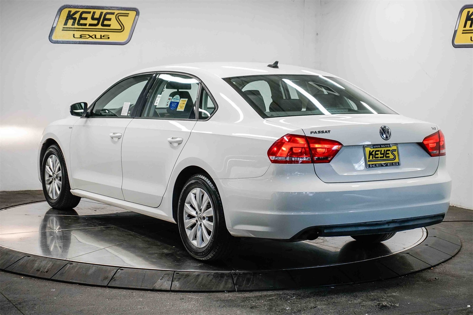 Thumbnail: 2015 Volkswagen Passat - 2