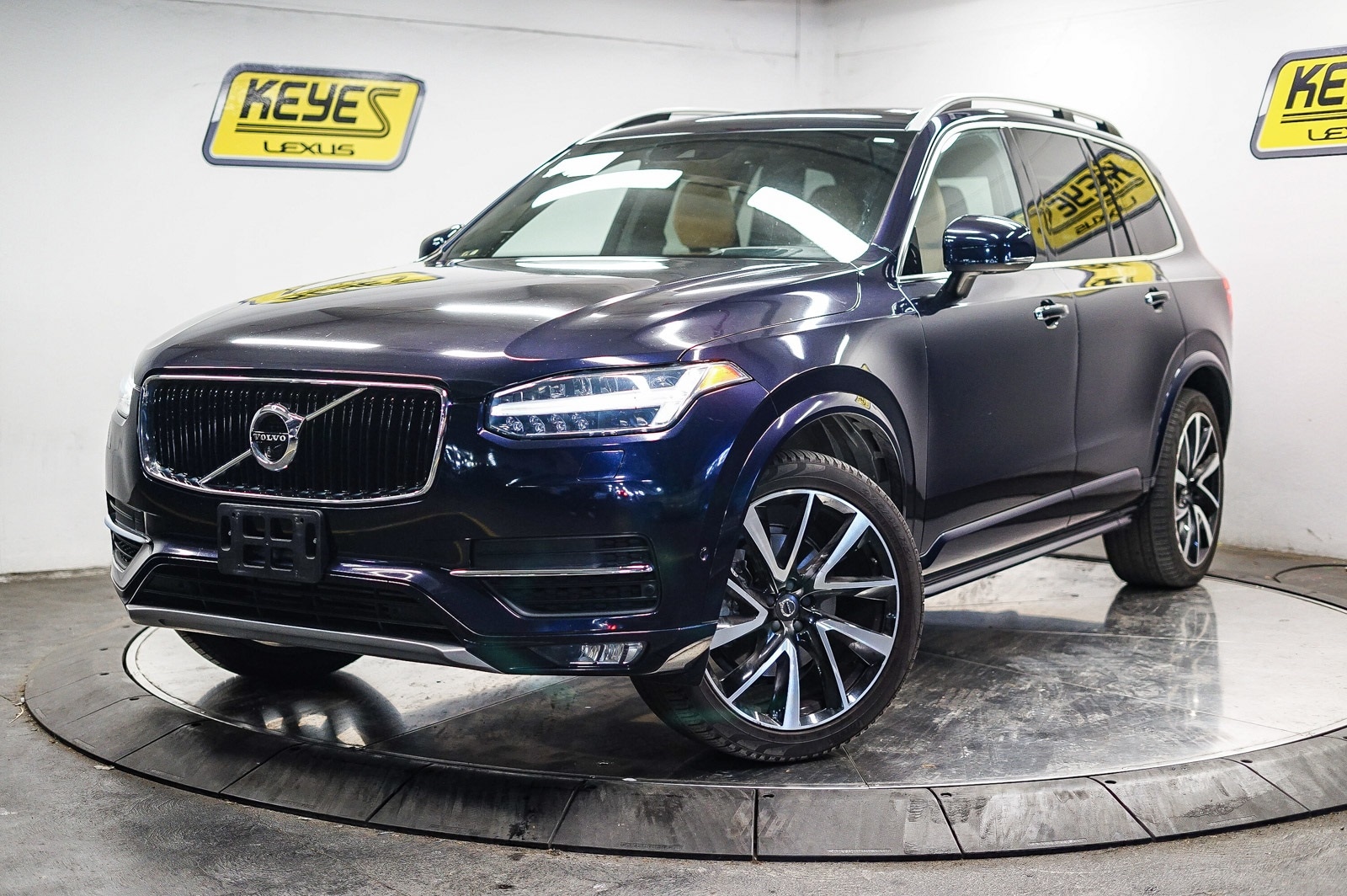 2019 Volvo XC90 T6 Momentum -
                  Van Nuys, CA