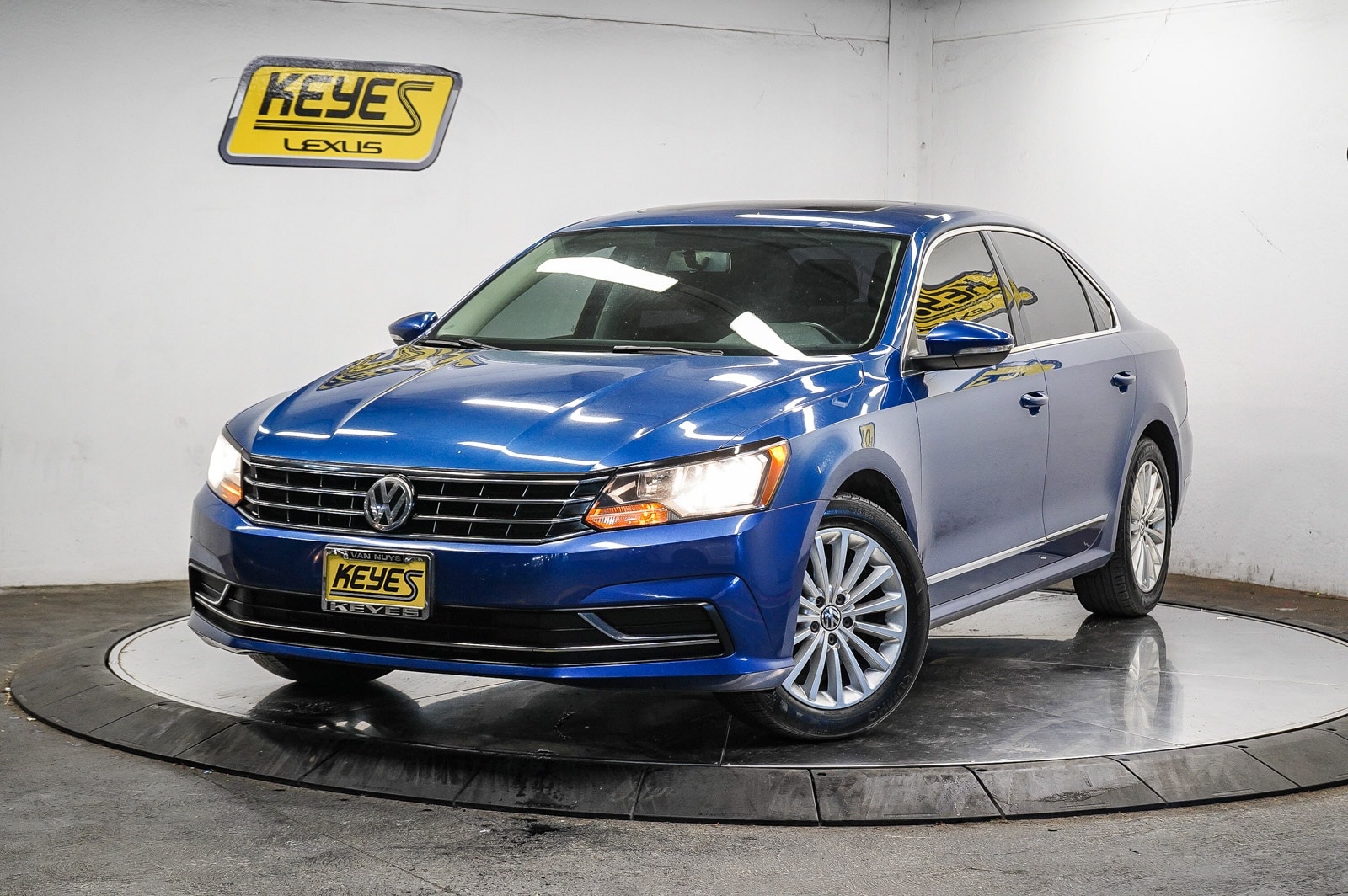 2016 Volkswagen Passat SE -
                  Van Nuys, CA