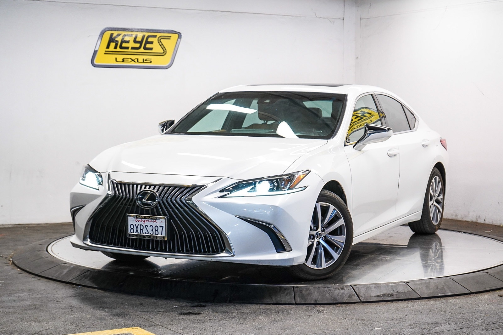 Thumbnail: 2021 Lexus ES - 1