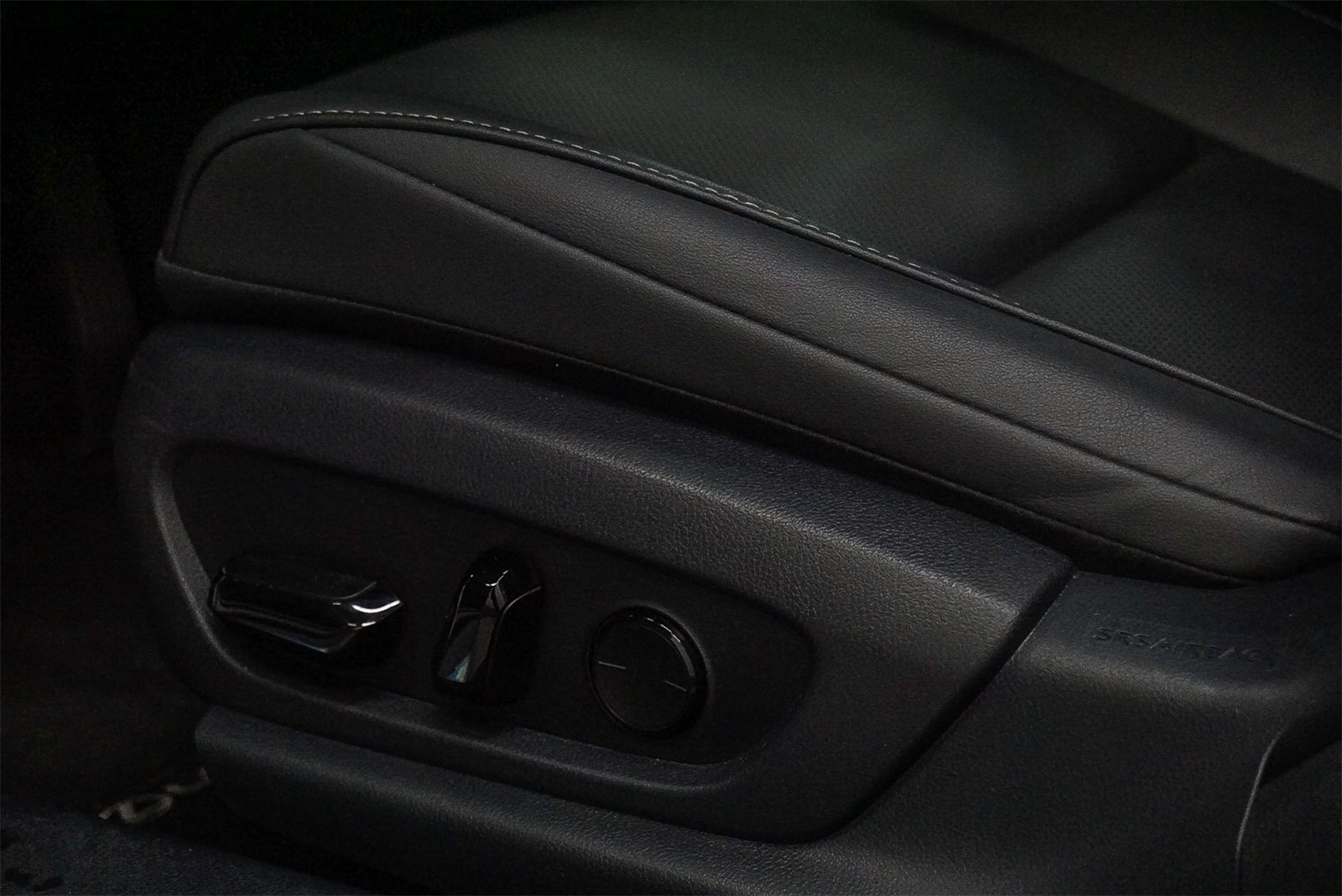 Thumbnail: 2023 Lexus ES - 21