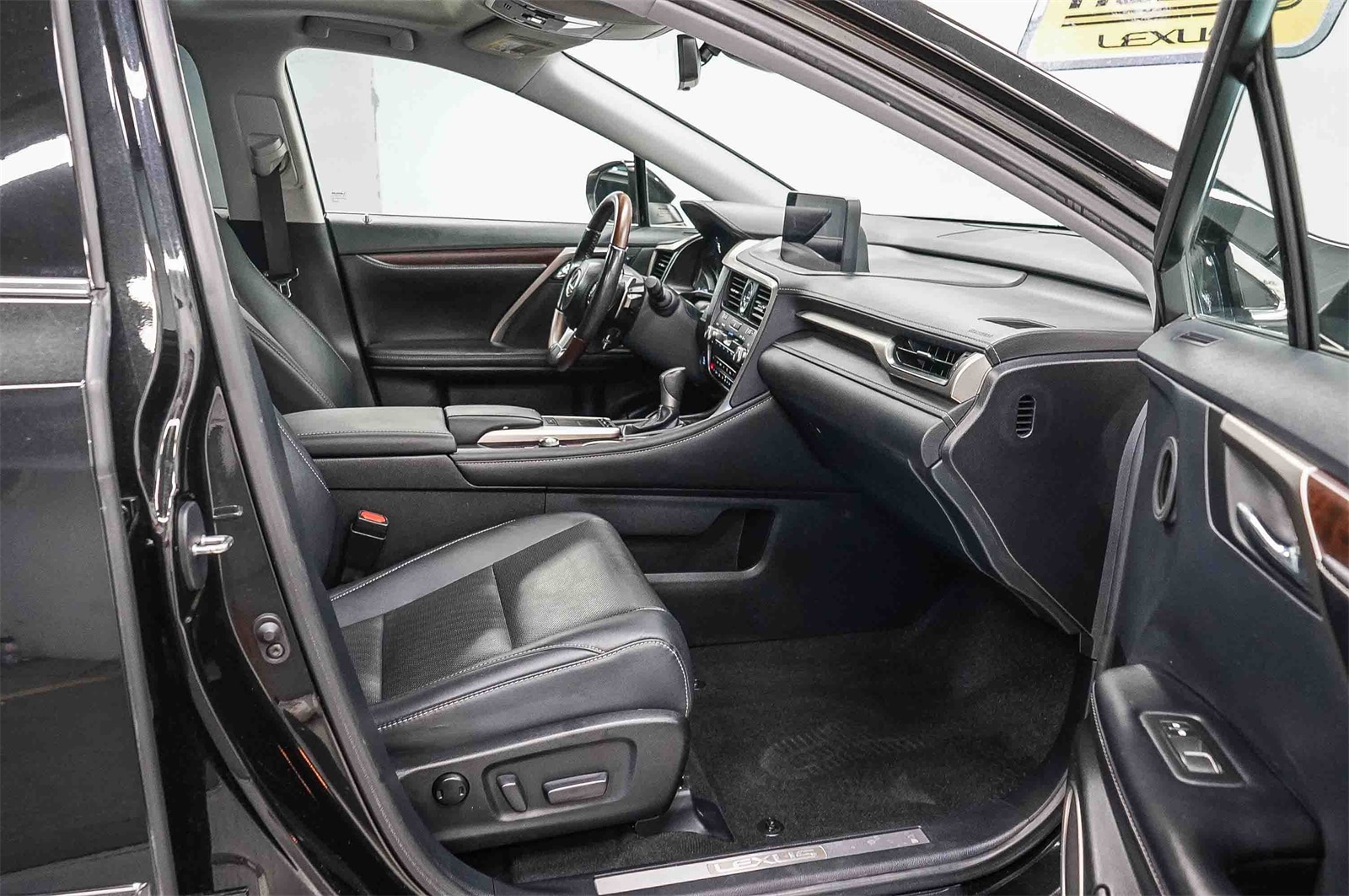 Thumbnail: 2020 Lexus RX - 16