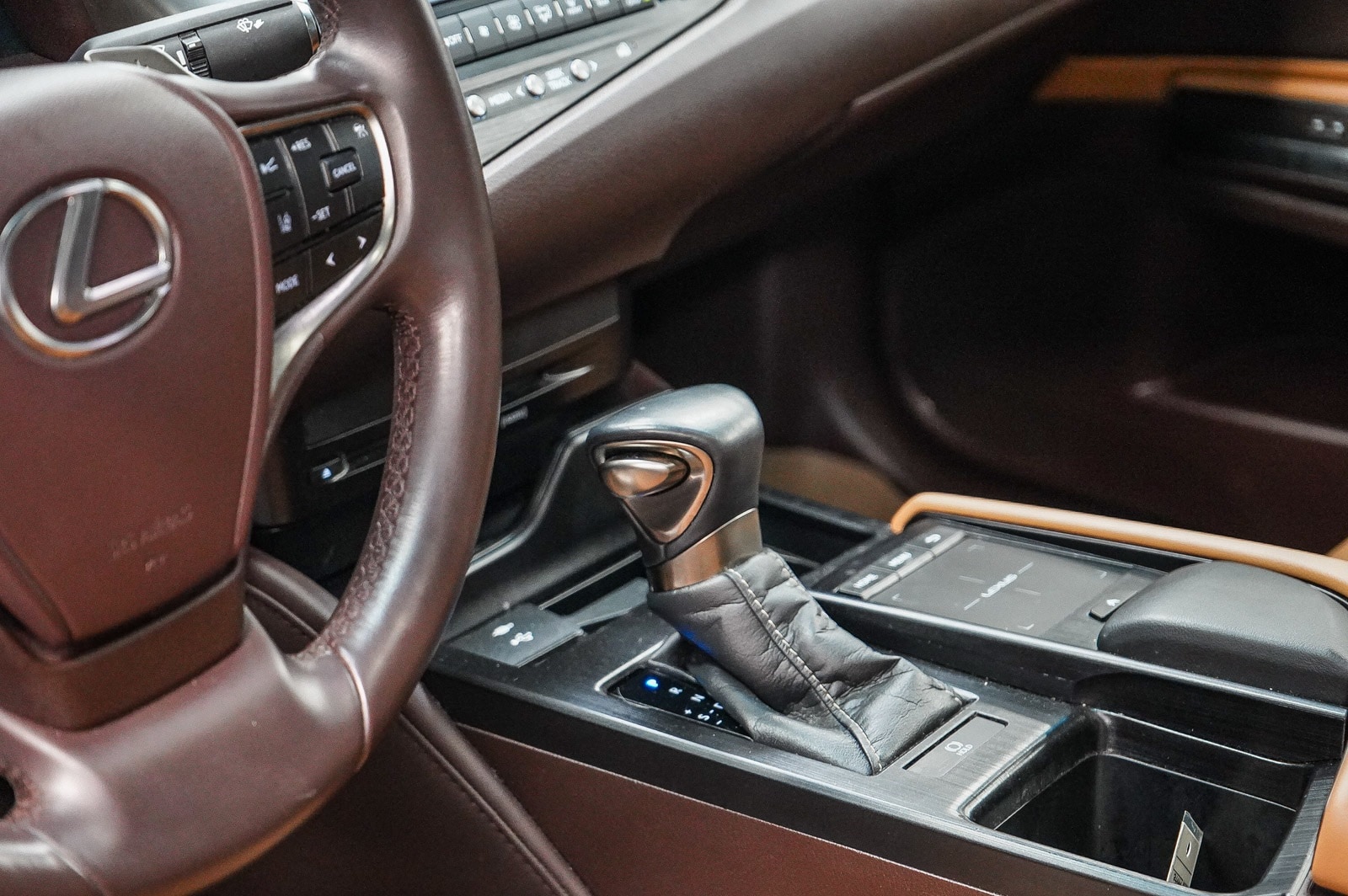 Thumbnail: 2021 Lexus ES - 24