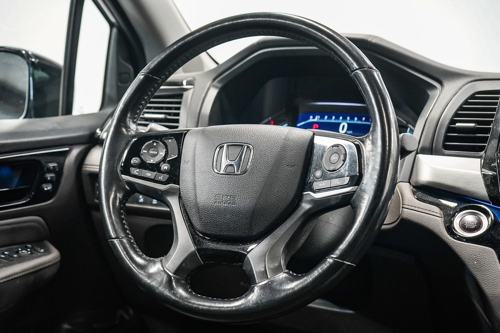Thumbnail: 2018 Honda Odyssey - 15
