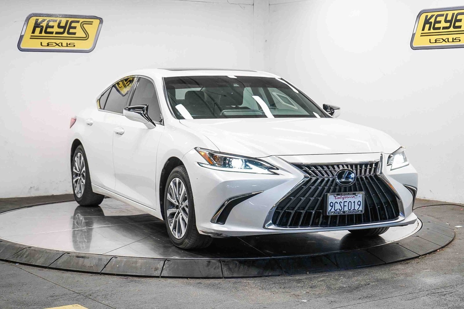 Thumbnail: 2022 Lexus ES - 5