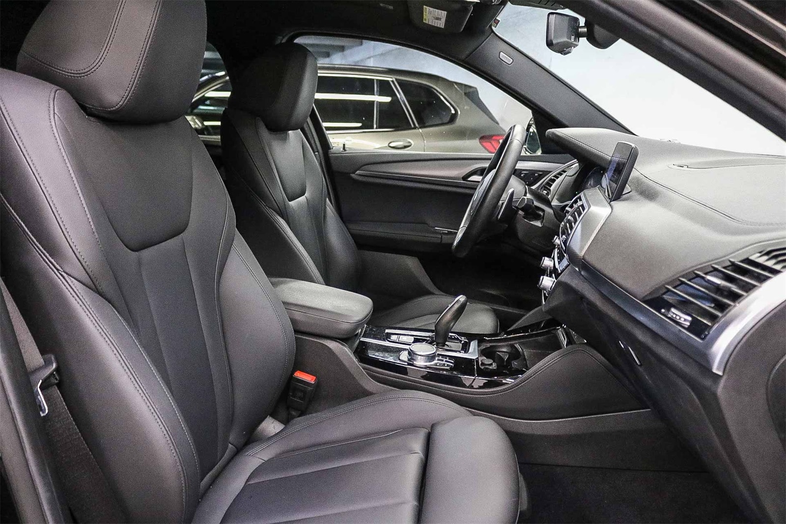 Thumbnail: 2021 BMW X4 - 17