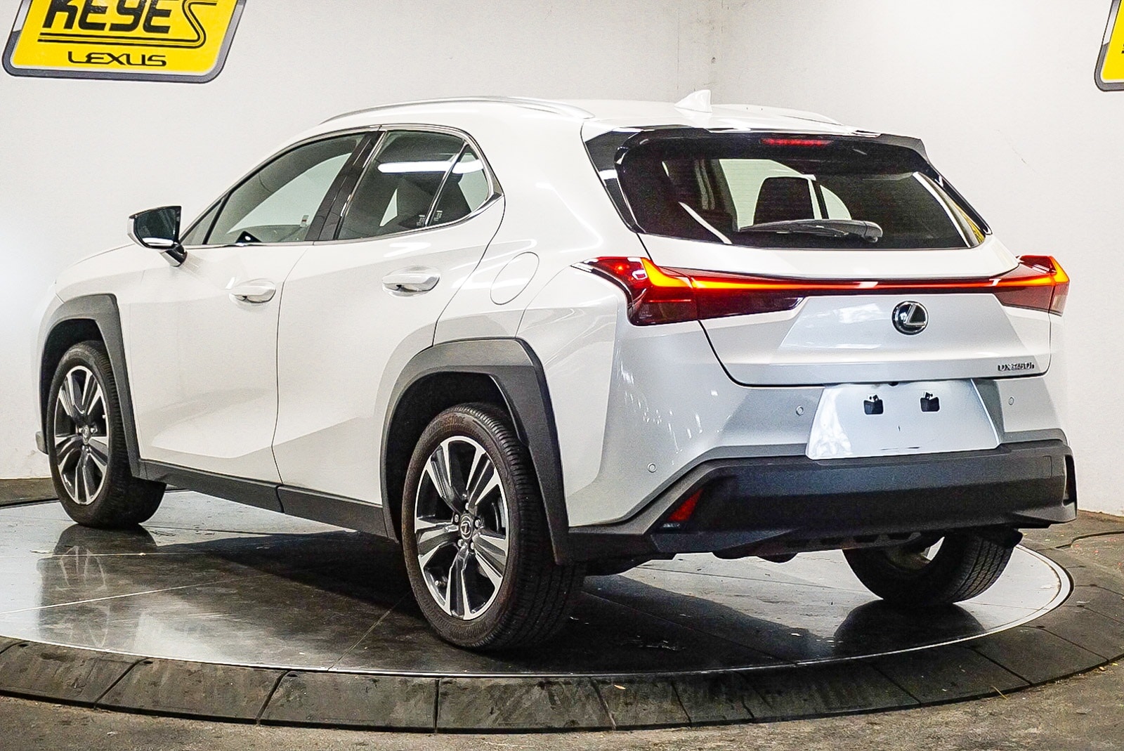 Thumbnail: 2024 Lexus UX - 2