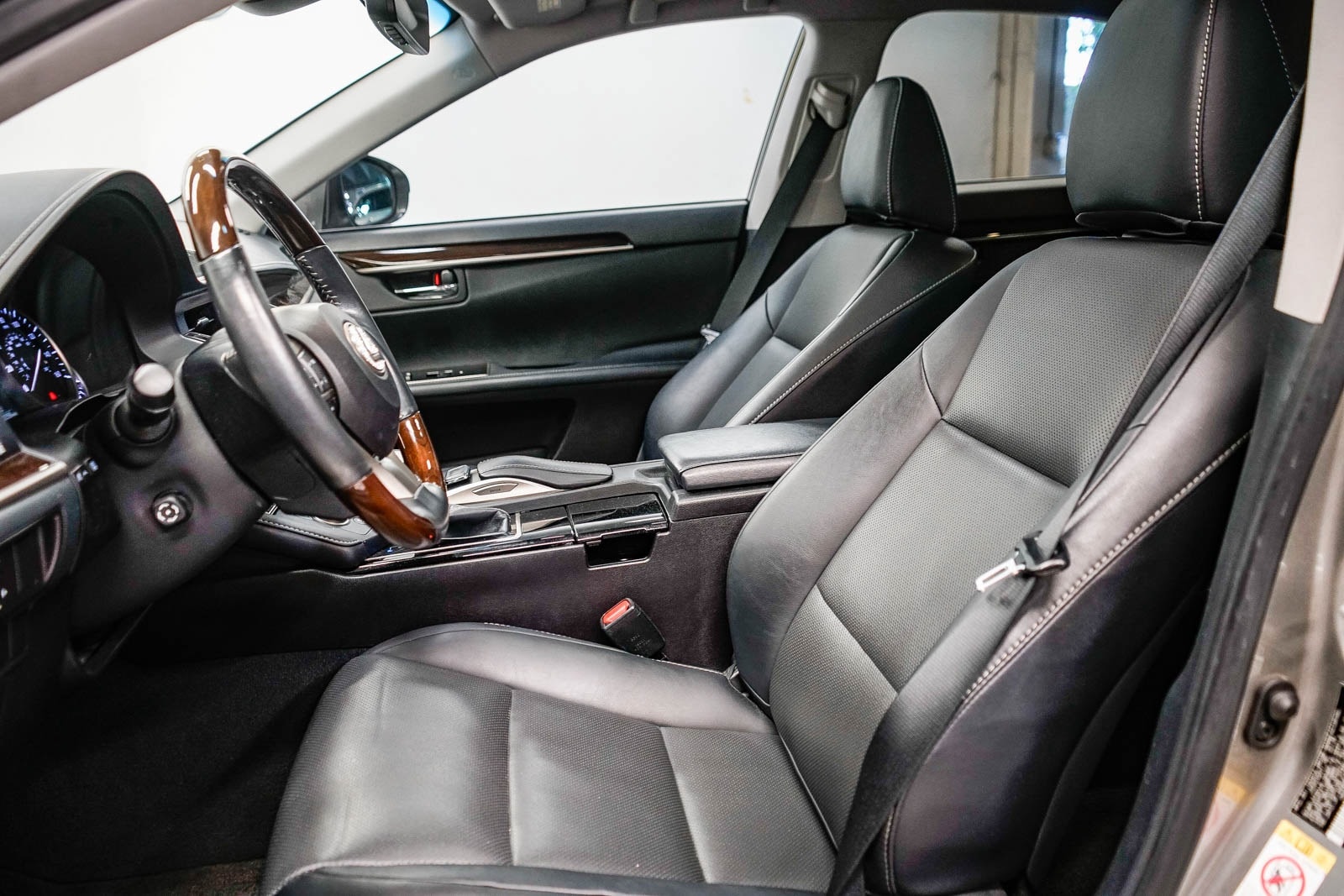 Thumbnail: 2018 Lexus ES - 17