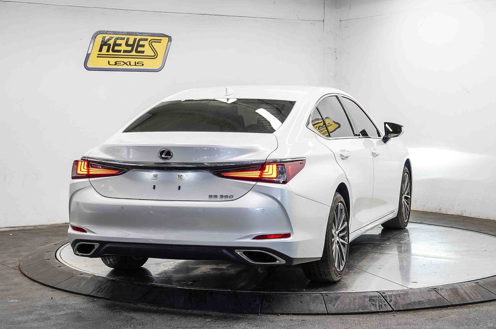 Thumbnail: 2023 Lexus ES - 4