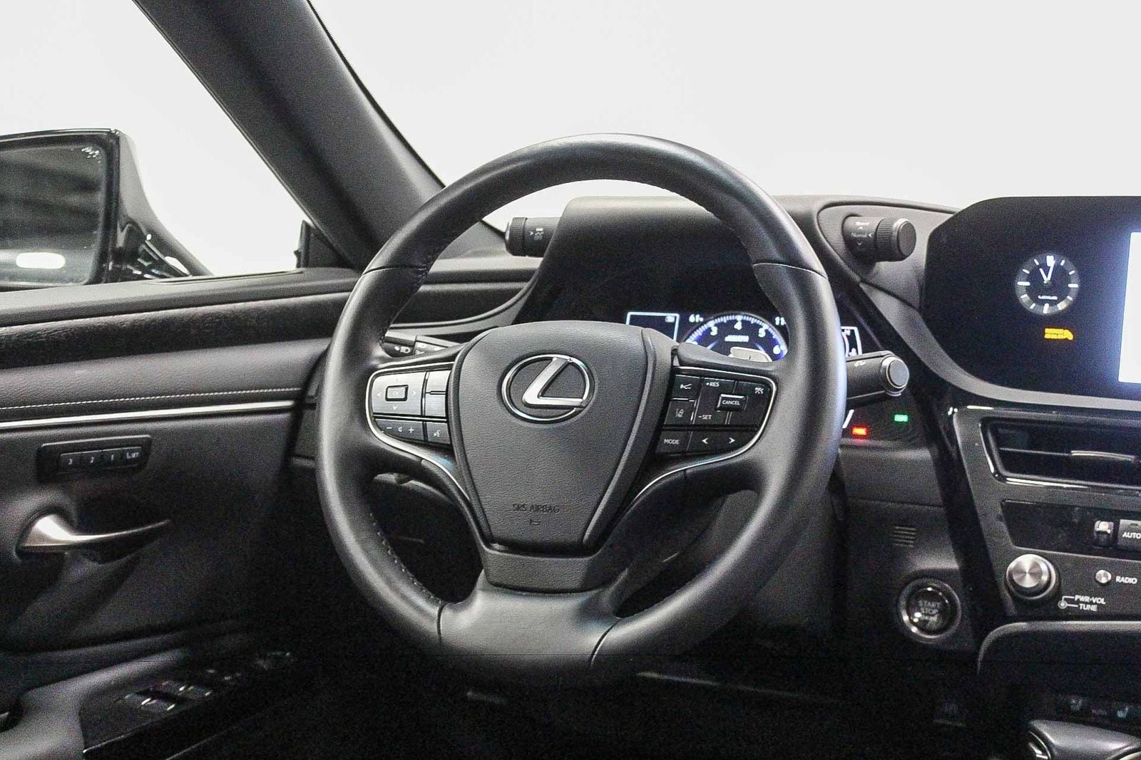 Thumbnail: 2025 Lexus ES - 17