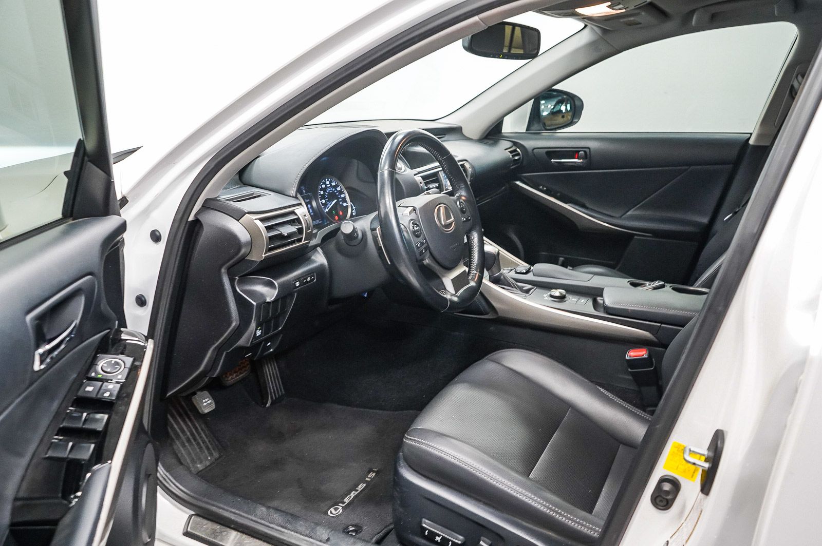 Thumbnail: 2016 Lexus IS - 18