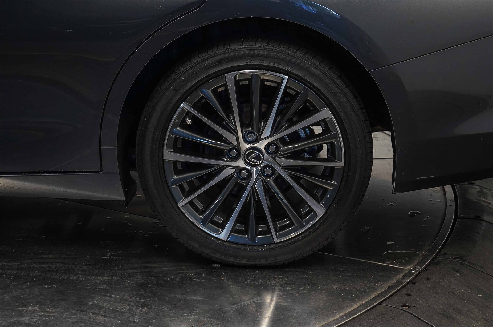 Thumbnail: 2025 Lexus ES - 10