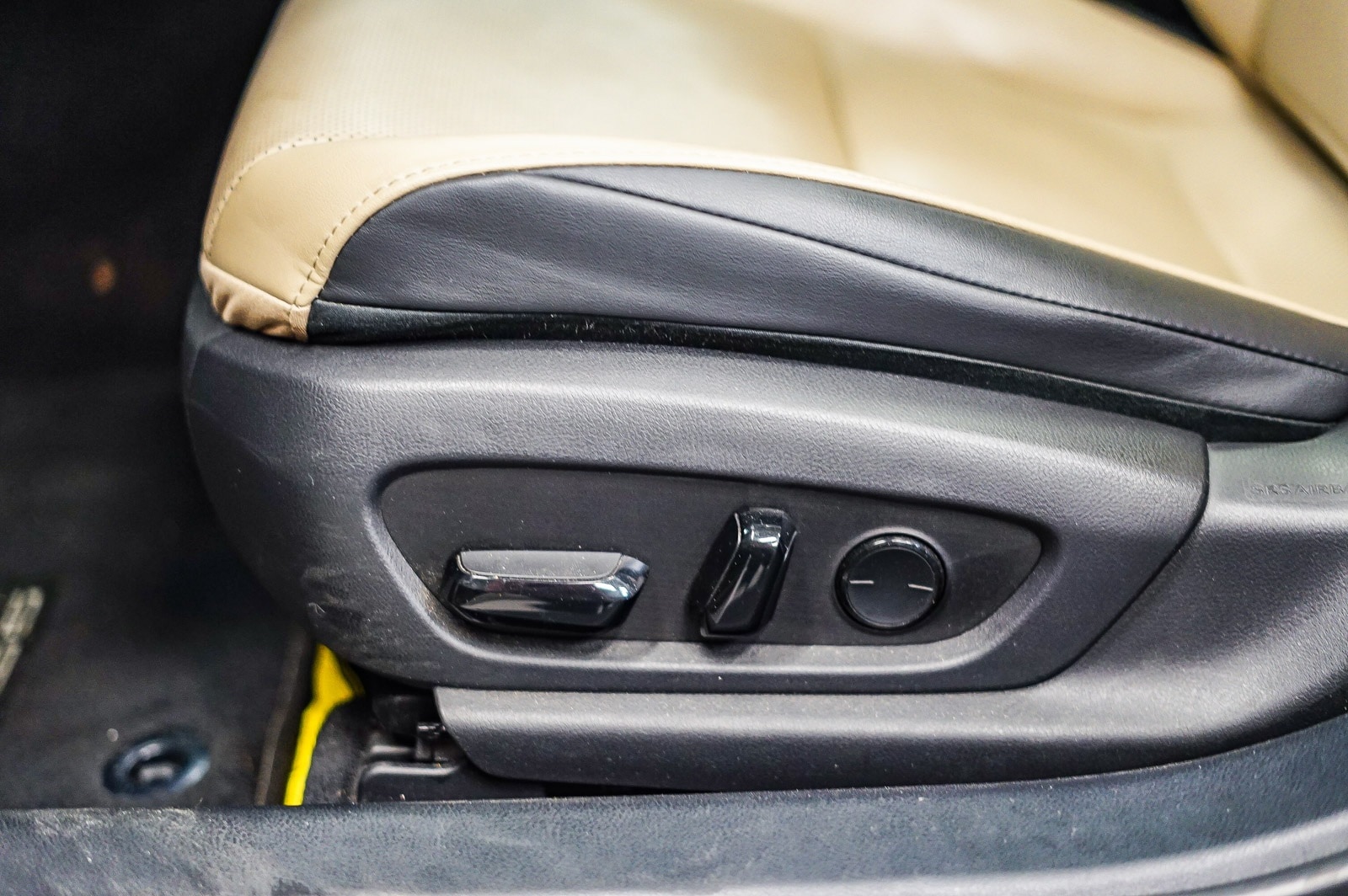 Thumbnail: 2020 Lexus ES - 23