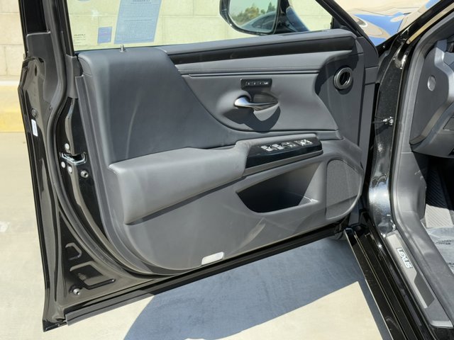 Thumbnail: 2025 Lexus ES - 16