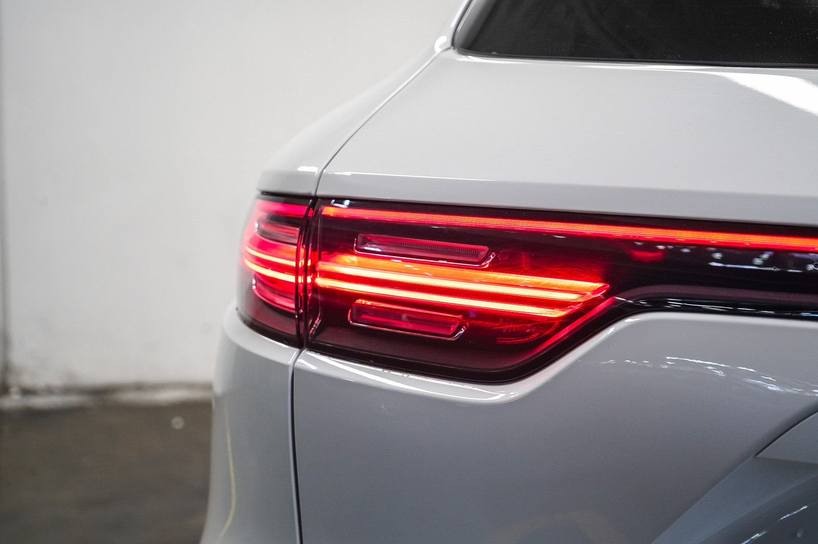 Thumbnail: 2022 Porsche Cayenne - 11