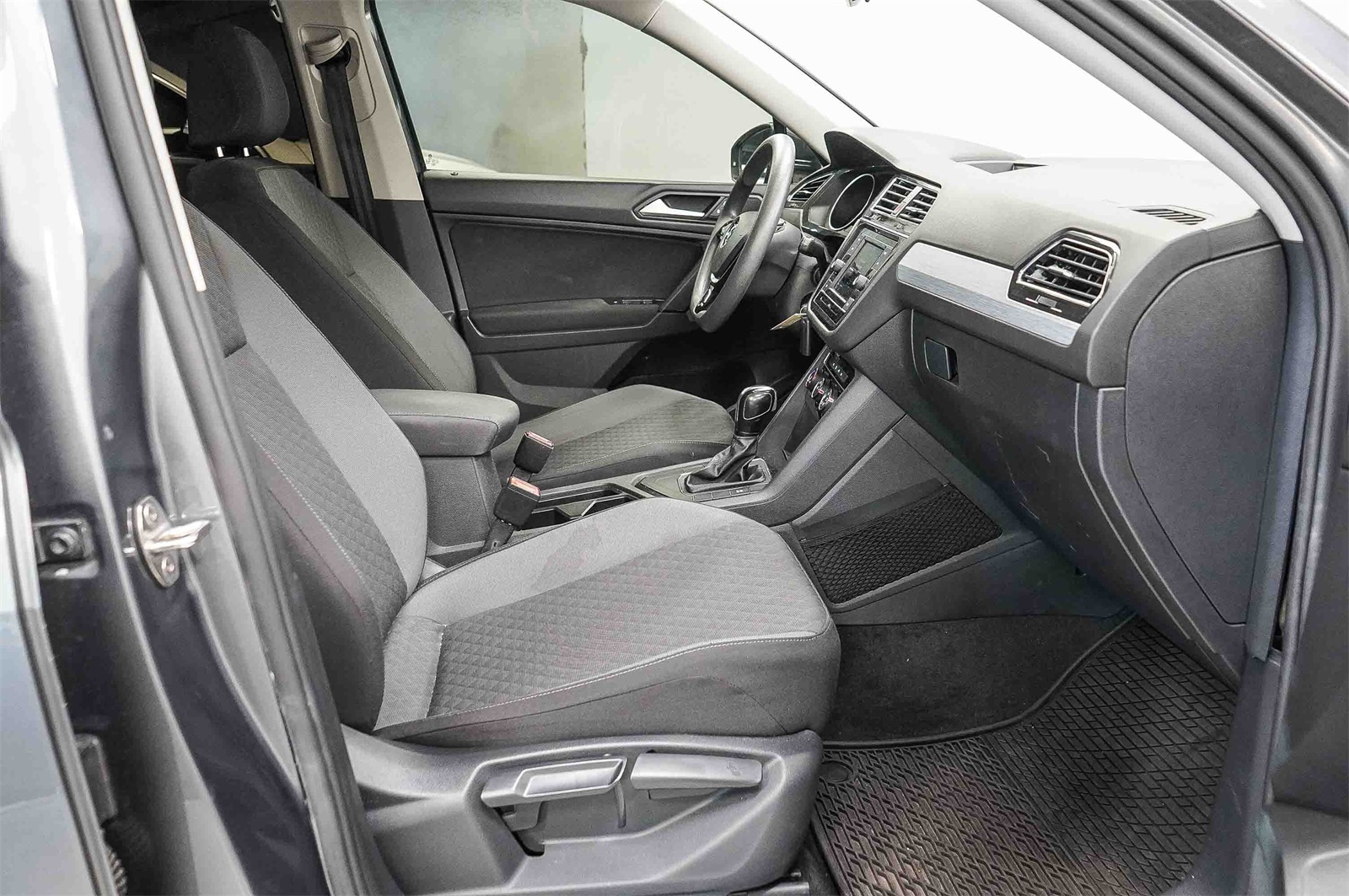 Thumbnail: 2019 Volkswagen Tiguan - 16
