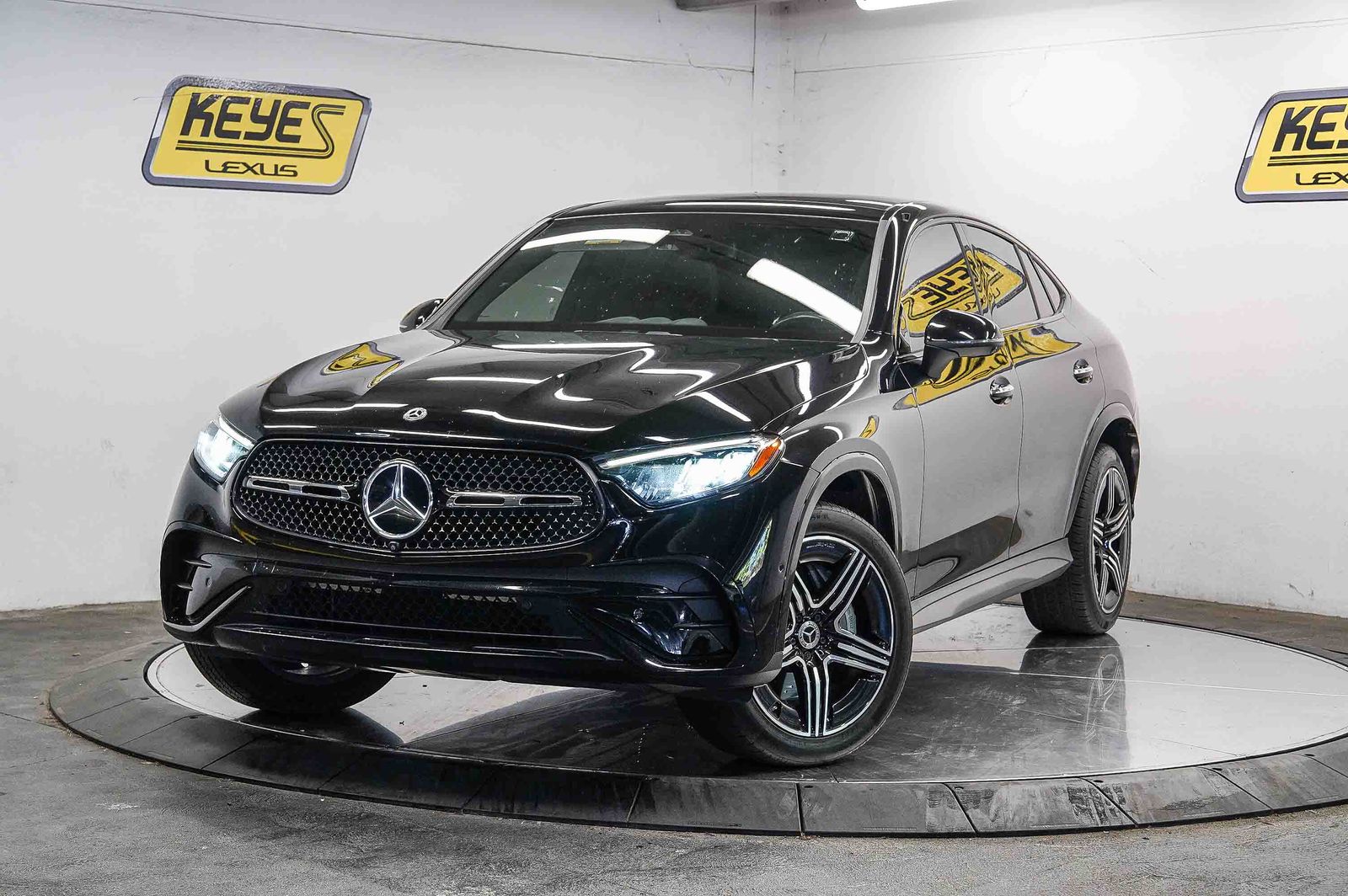 2024 Mercedes-Benz GLC 300 -
                  Van Nuys, CA
