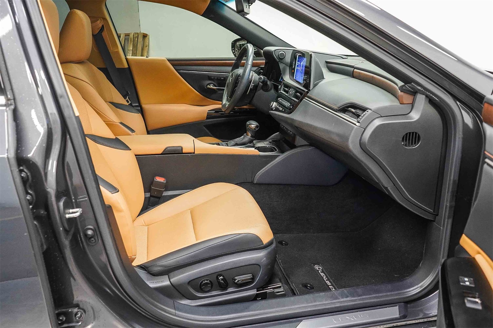 Thumbnail: 2025 Lexus ES - 17