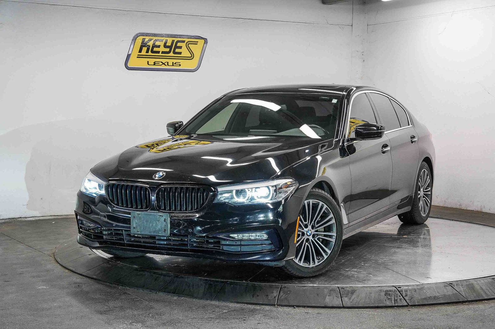 2018 BMW 5 Series 530i Sedan's photo