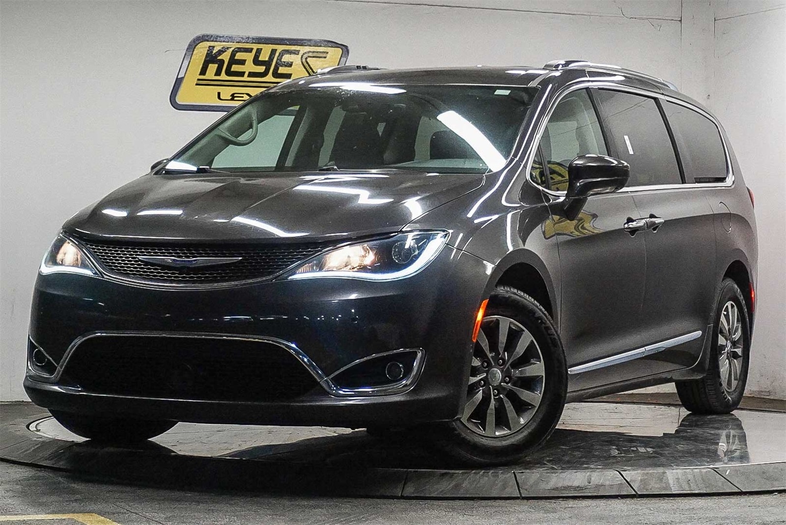 2019 Chrysler Pacifica Touring L Plus's photo