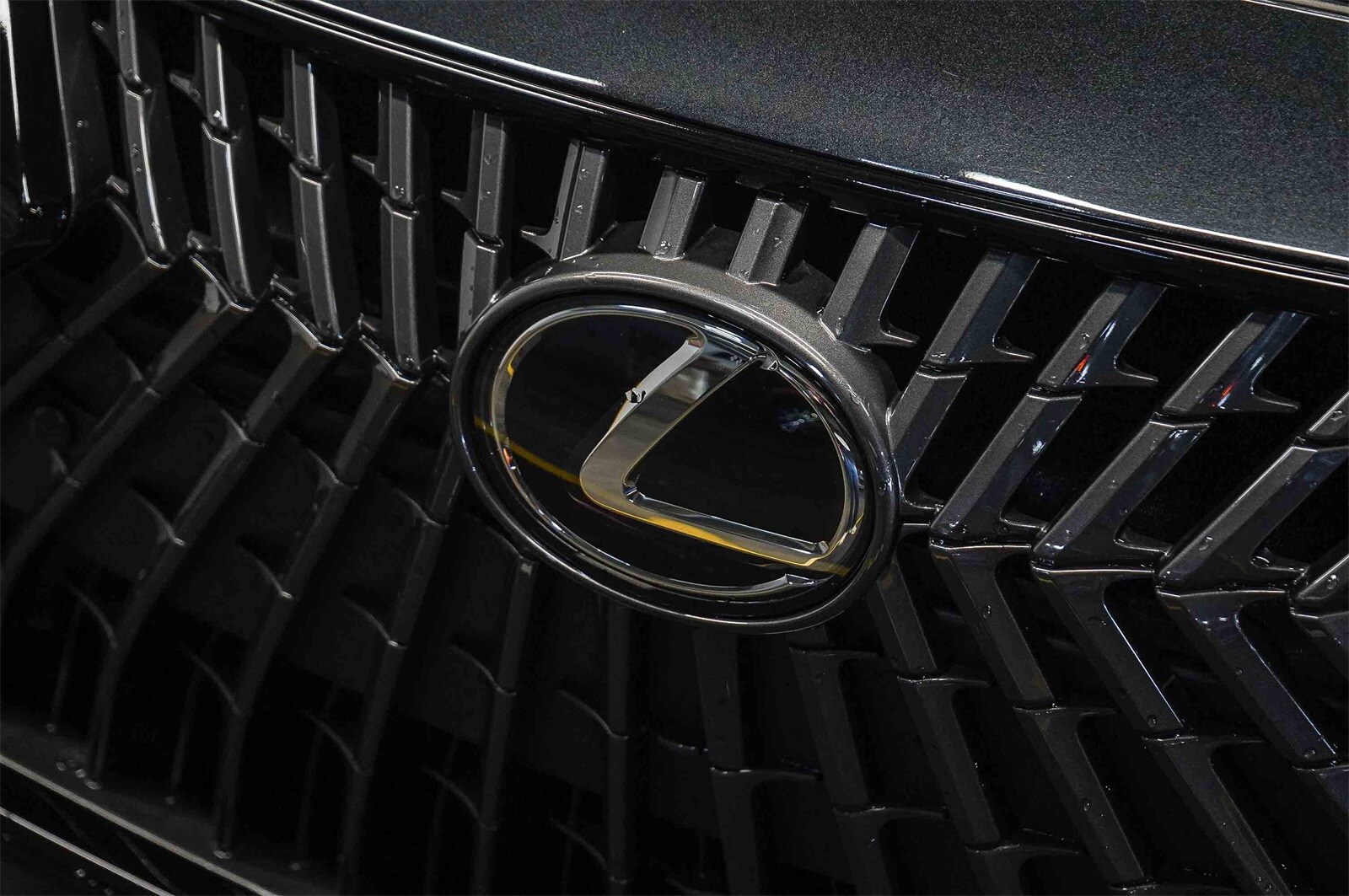 Thumbnail: 2023 Lexus ES - 8