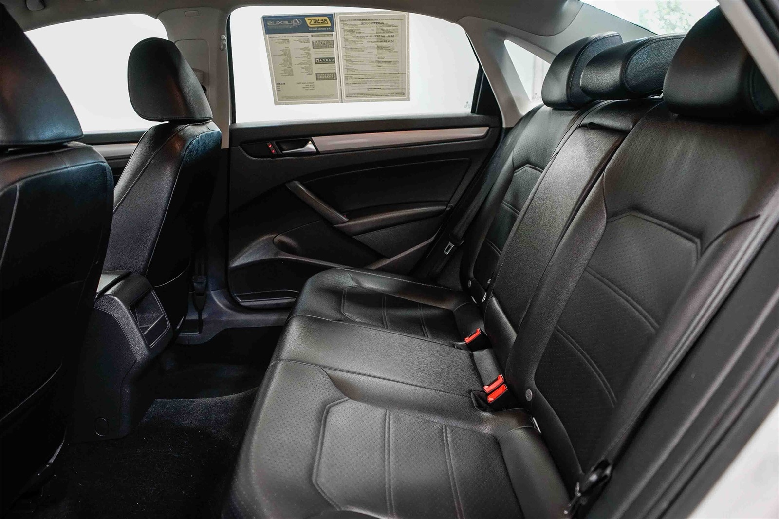 Thumbnail: 2015 Volkswagen Passat - 17