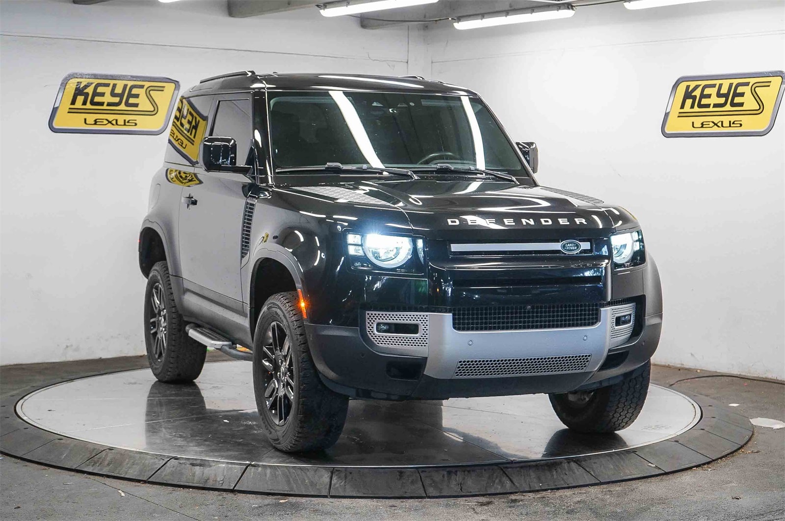 Thumbnail: 2023 Land Rover Defender - 4