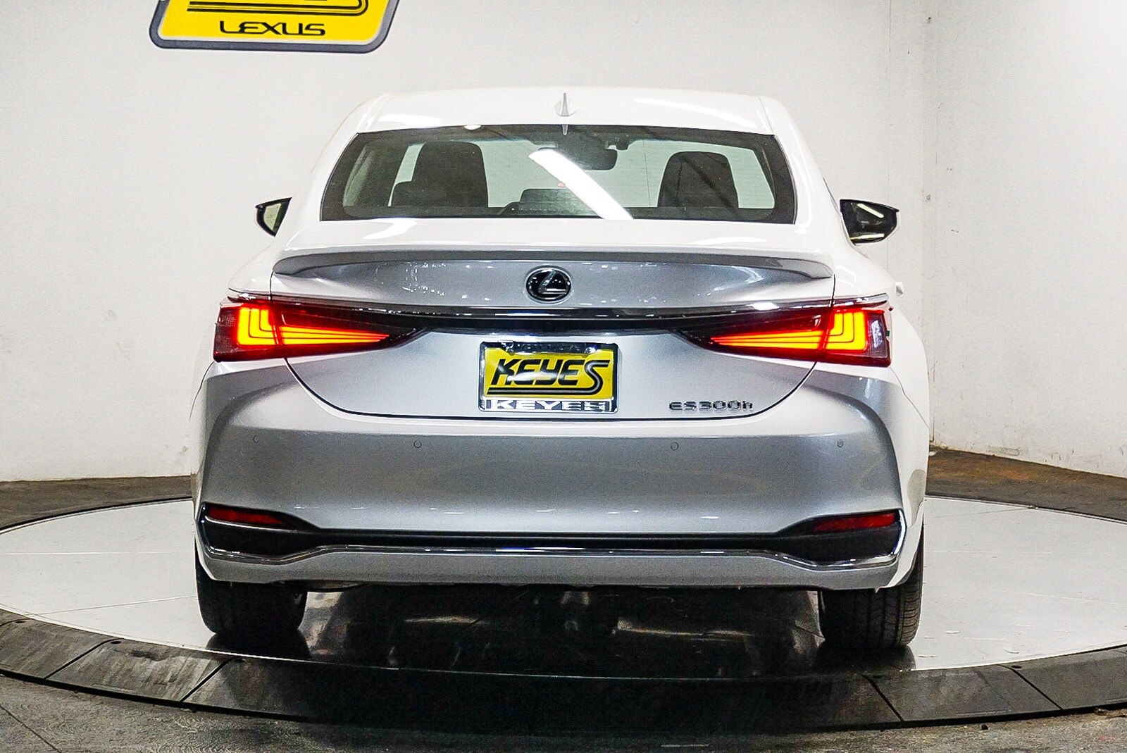 2025 Lexus ES 300h Premium photo 3