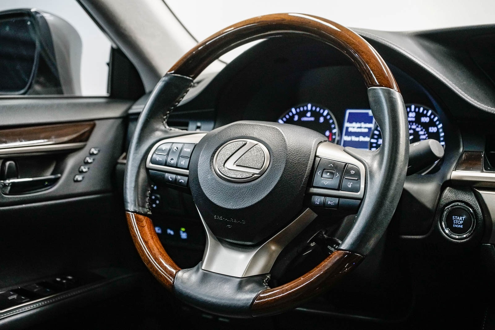 Thumbnail: 2018 Lexus ES - 15