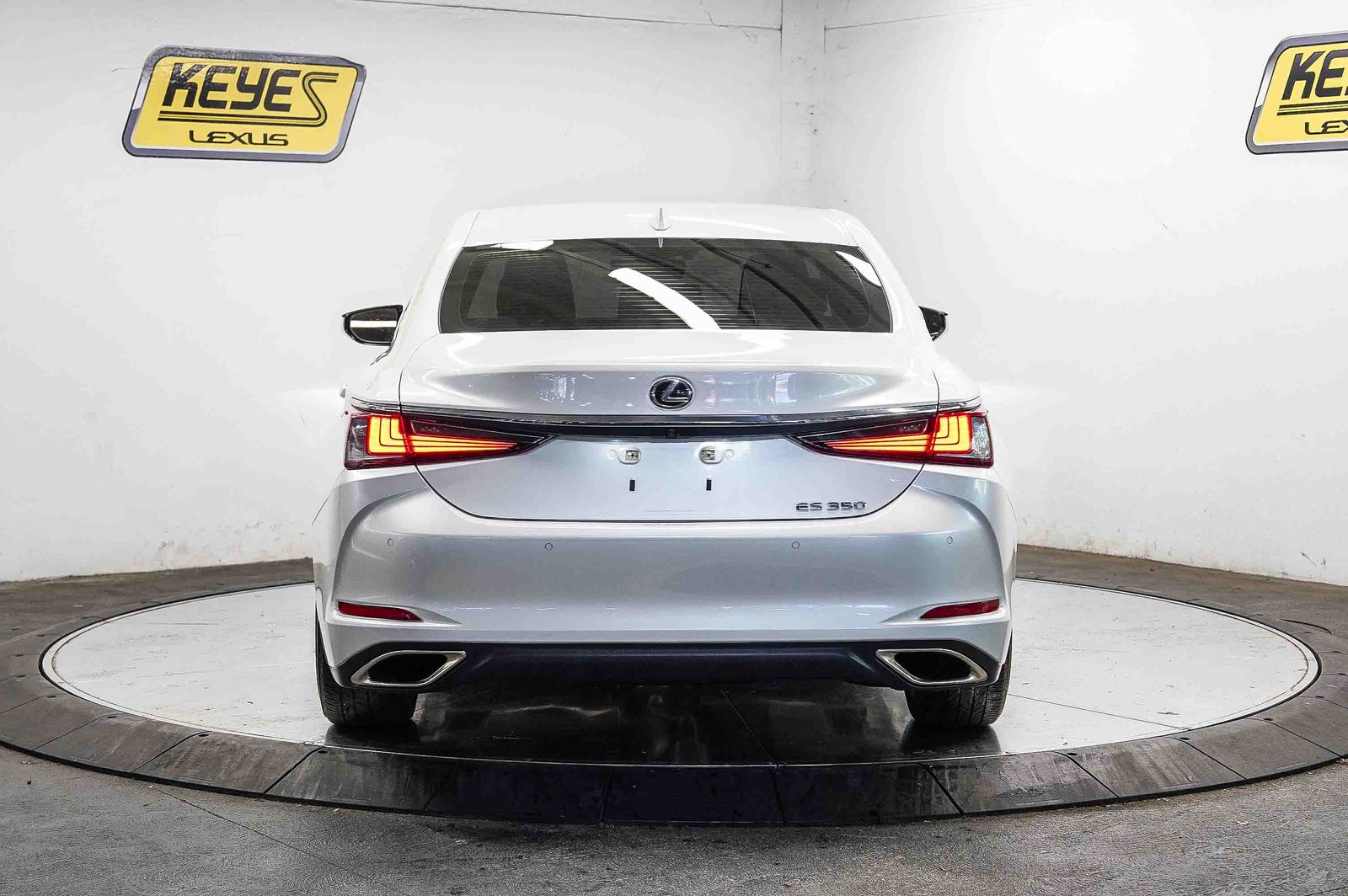 Thumbnail: 2023 Lexus ES - 3