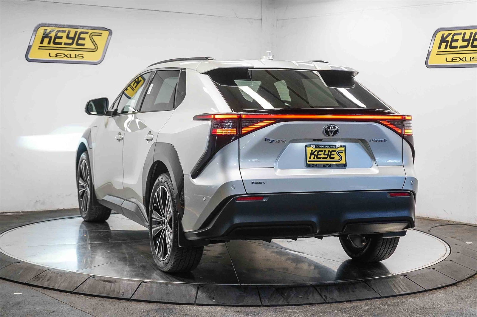 Thumbnail: 2024 Toyota bZ4X - 2