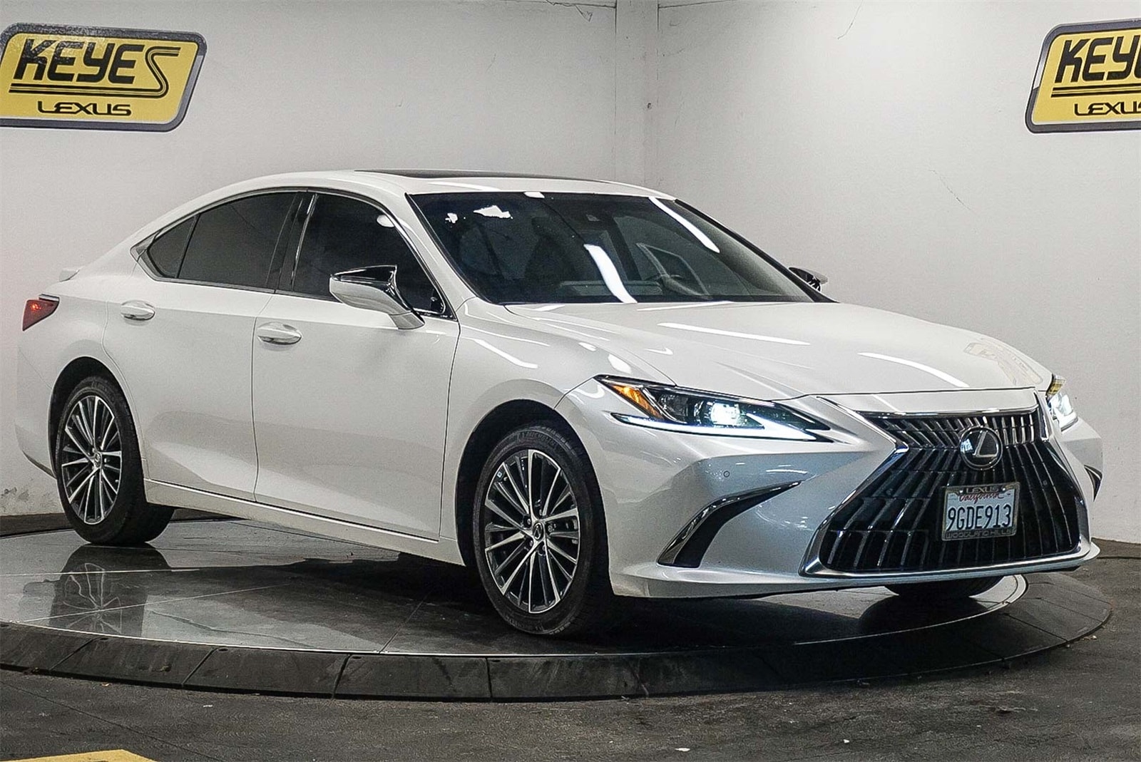 Thumbnail: 2023 Lexus ES - 5