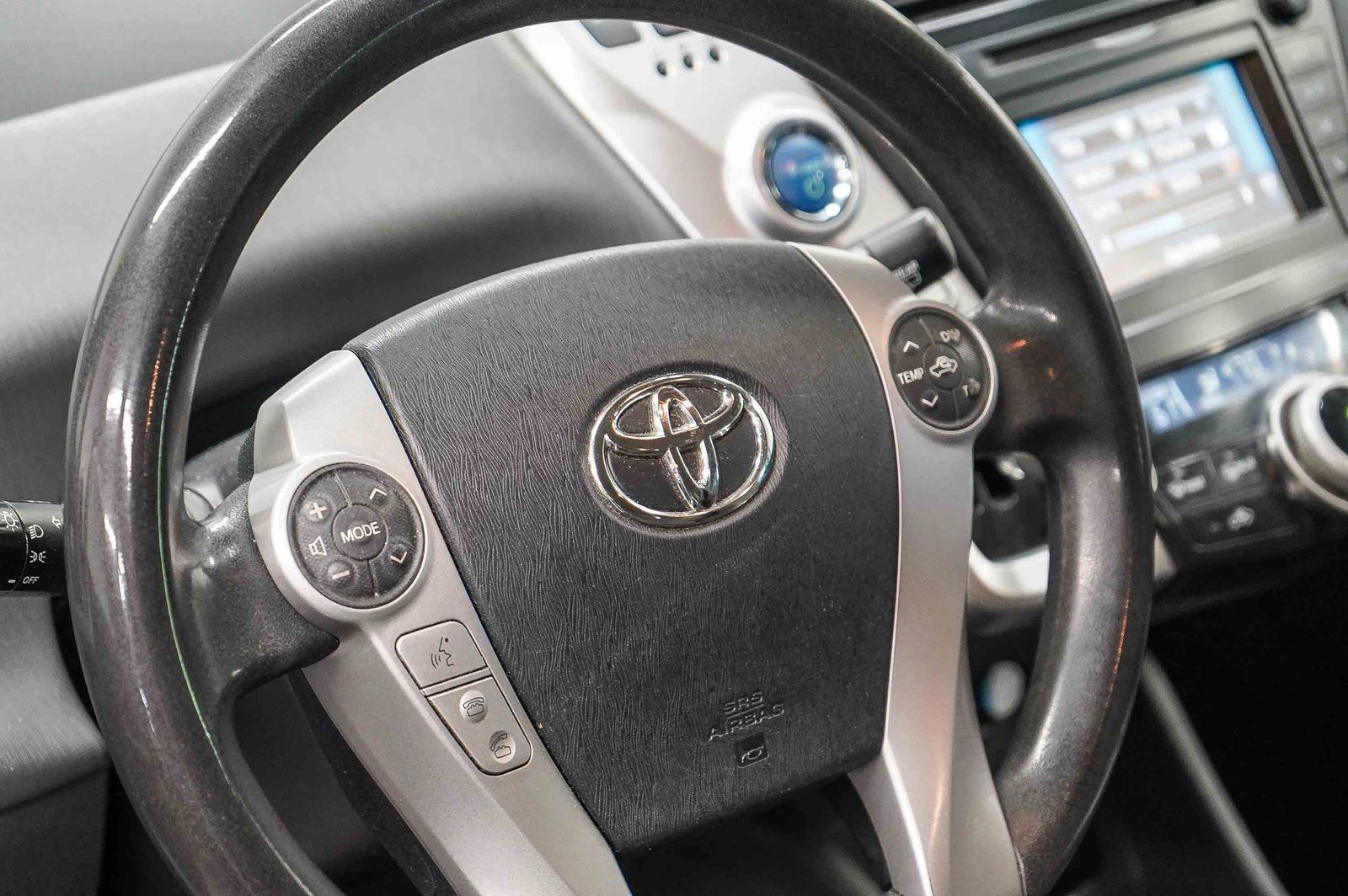 Thumbnail: 2012 Toyota Prius v - 19