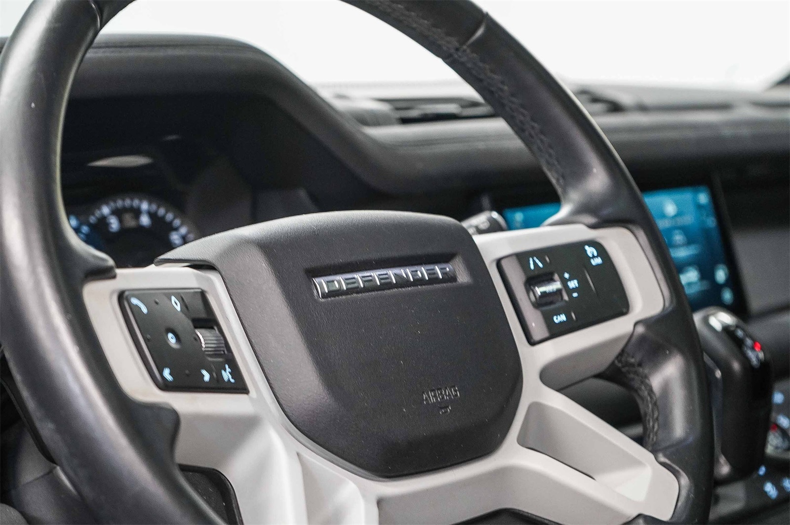 Thumbnail: 2023 Land Rover Defender - 20