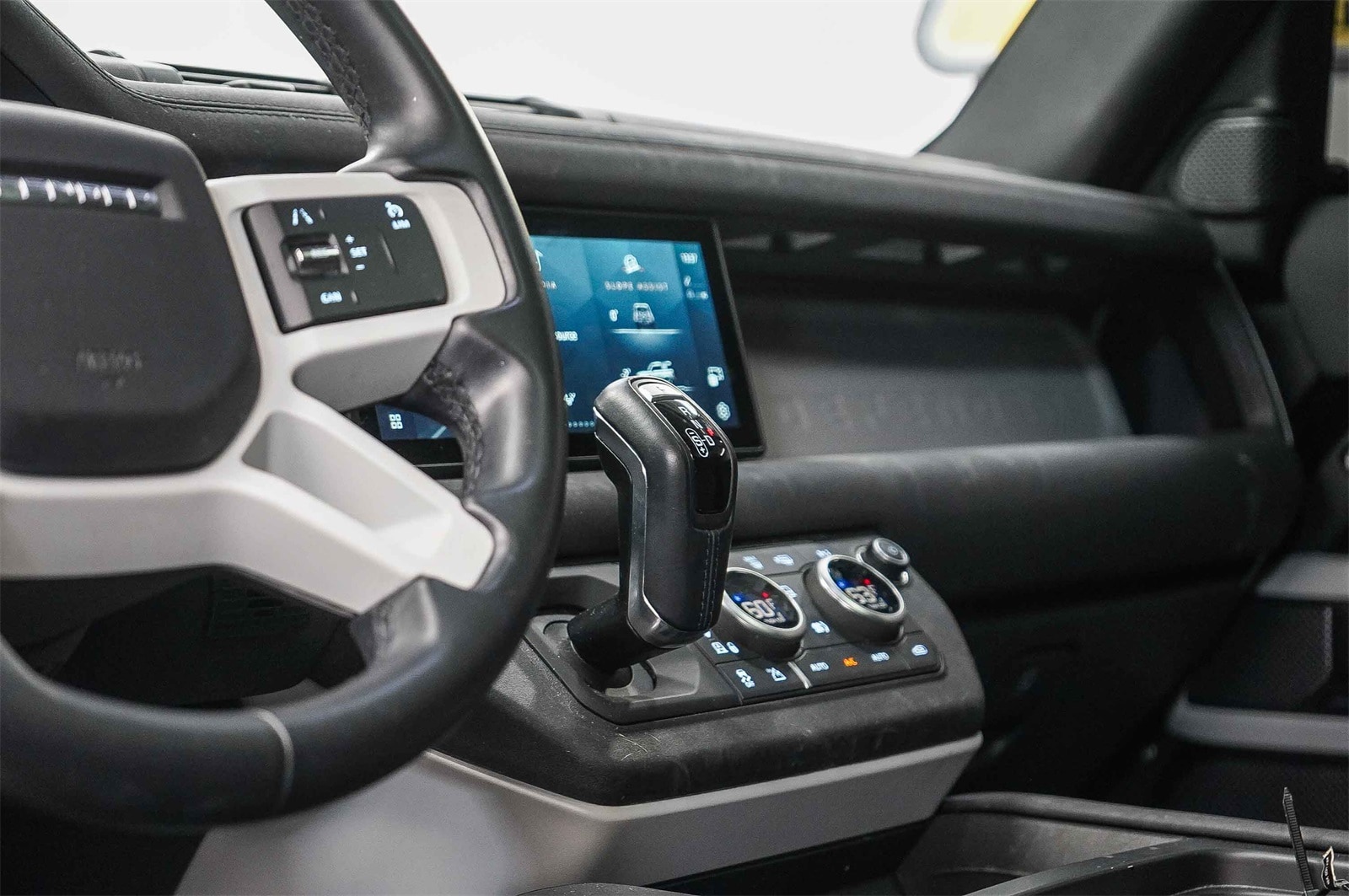 Thumbnail: 2023 Land Rover Defender - 23