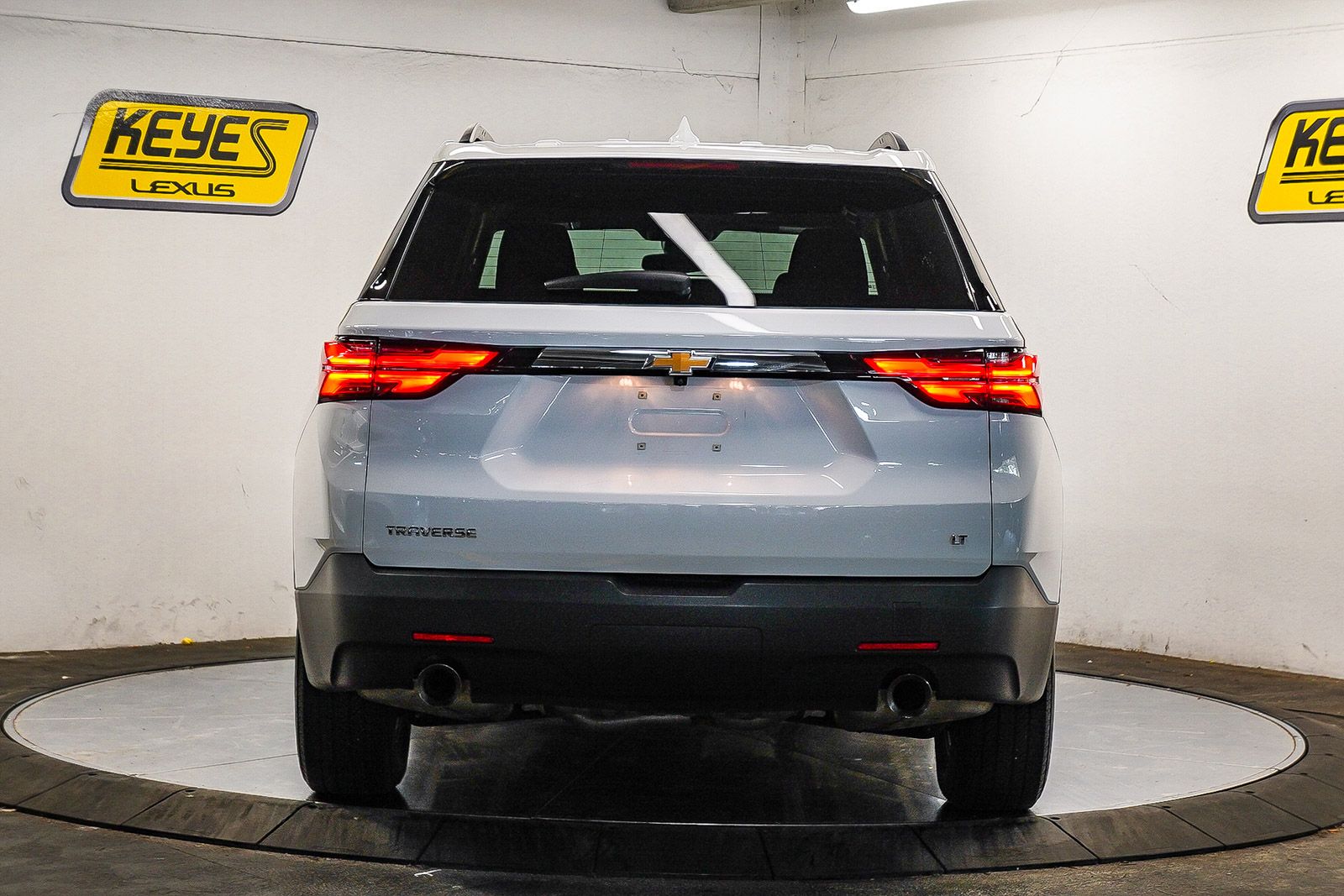 Thumbnail: 2023 Chevrolet Traverse - 3