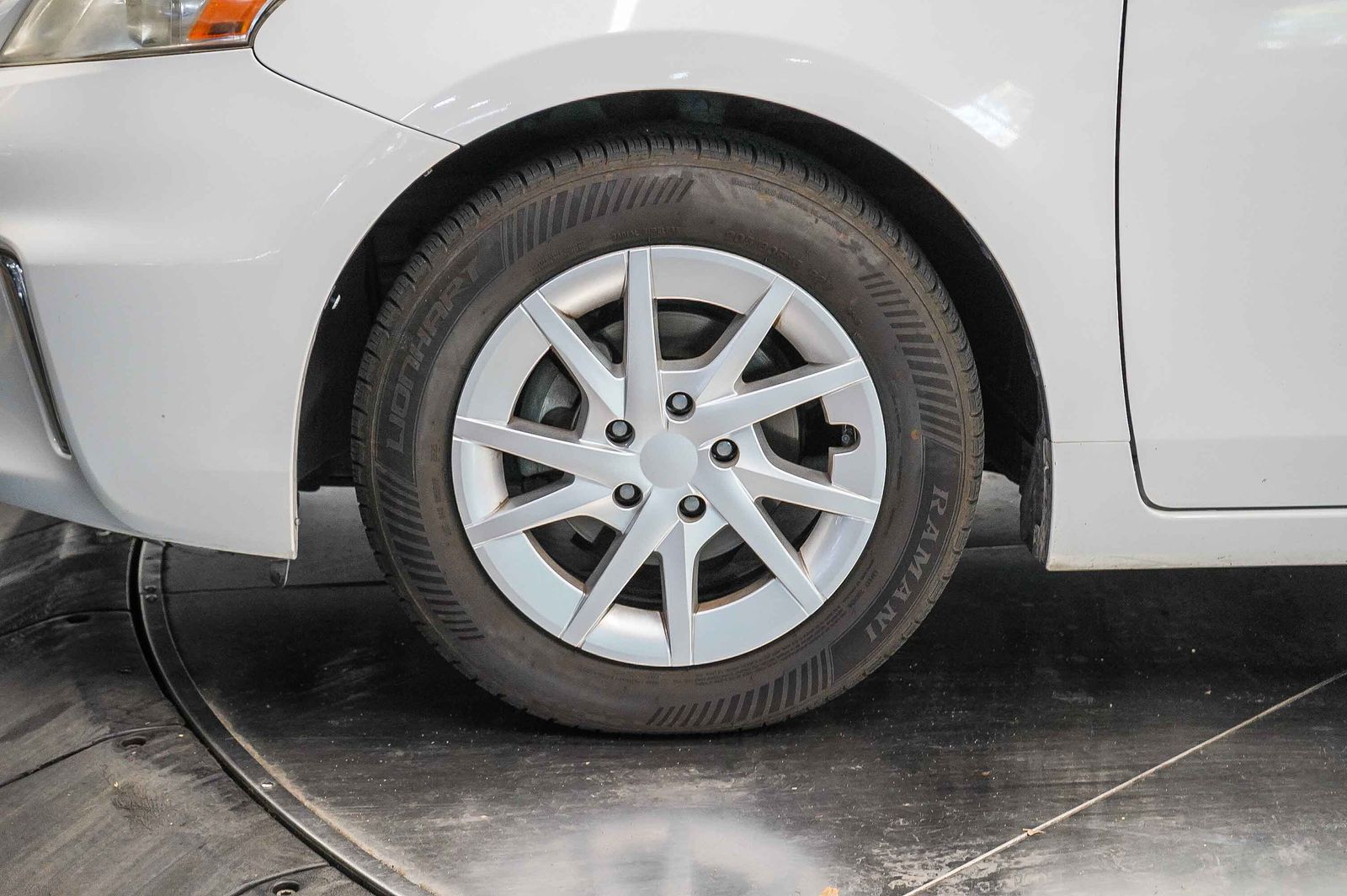 Thumbnail: 2012 Toyota Prius v - 8