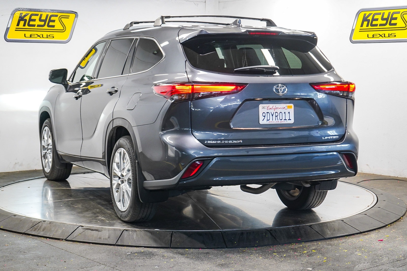 Thumbnail: 2023 Toyota Highlander - 2