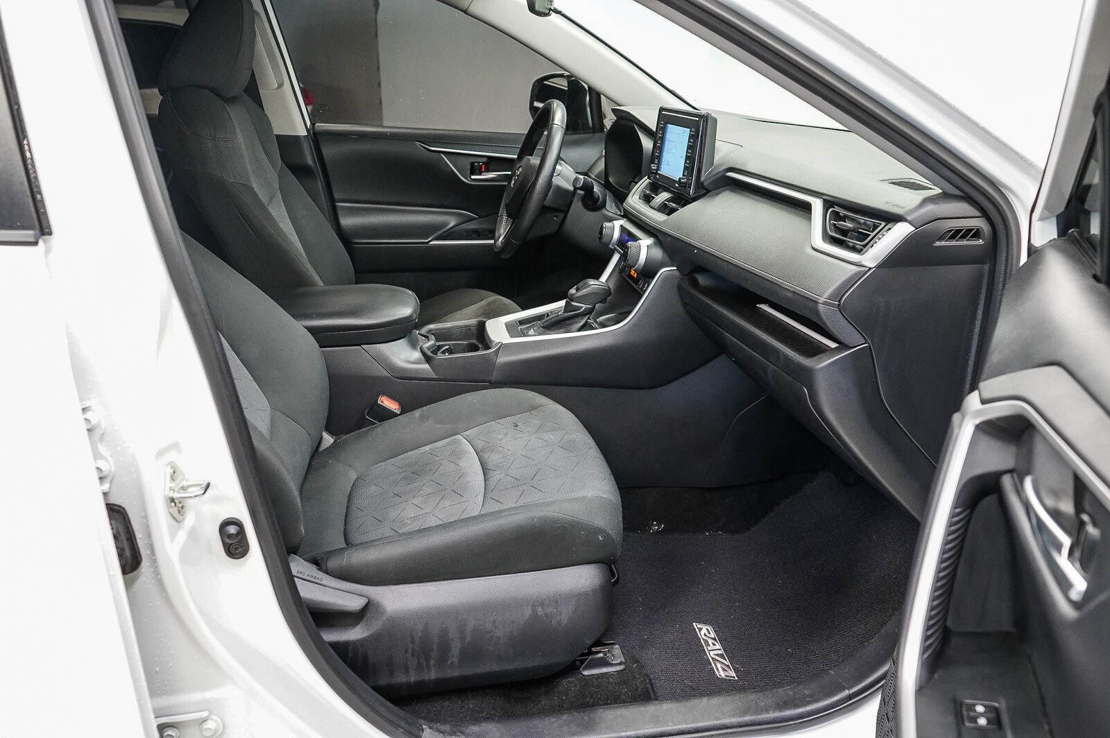 Thumbnail: 2020 Toyota RAV4 - 16