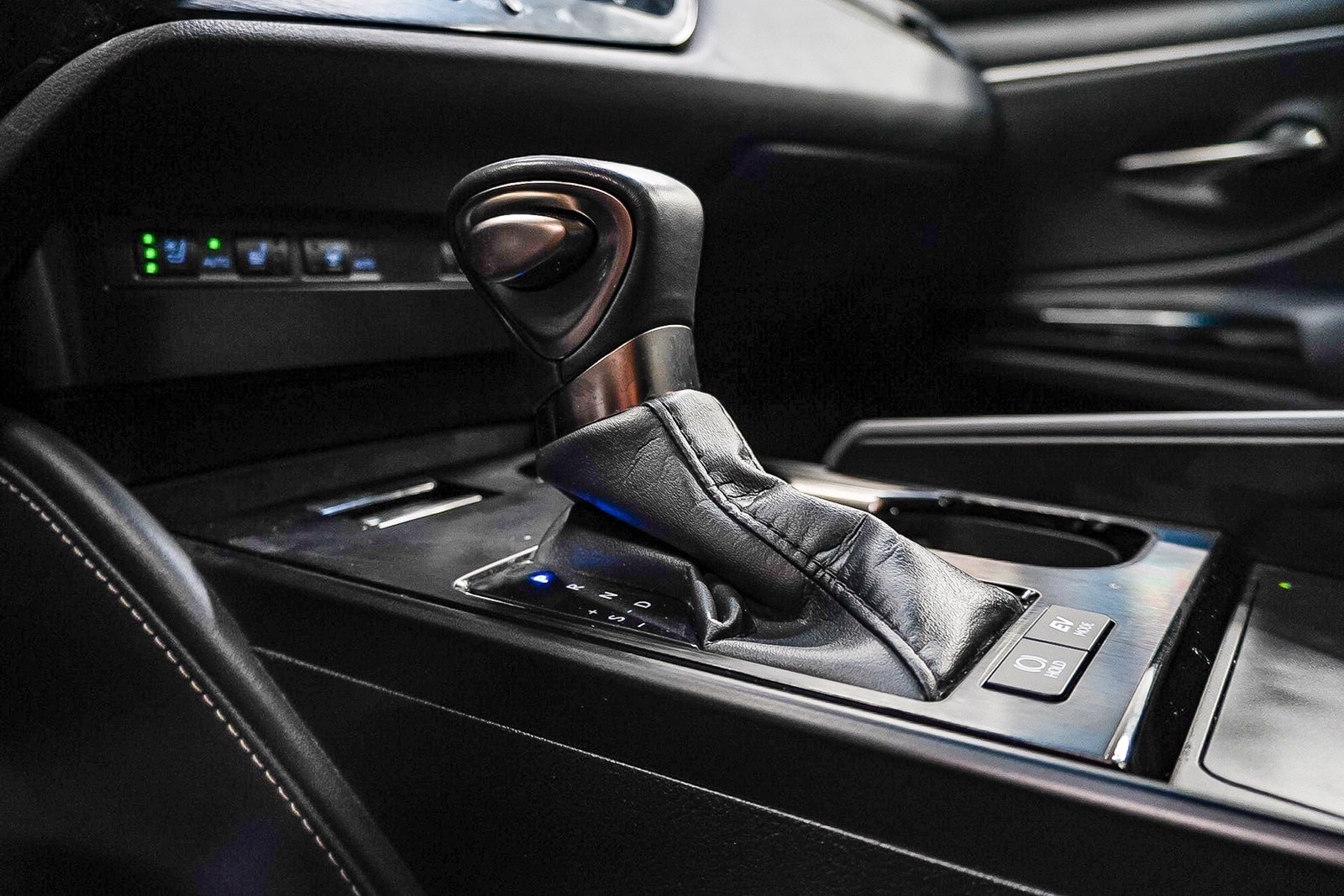 Thumbnail: 2024 Lexus ES - 25